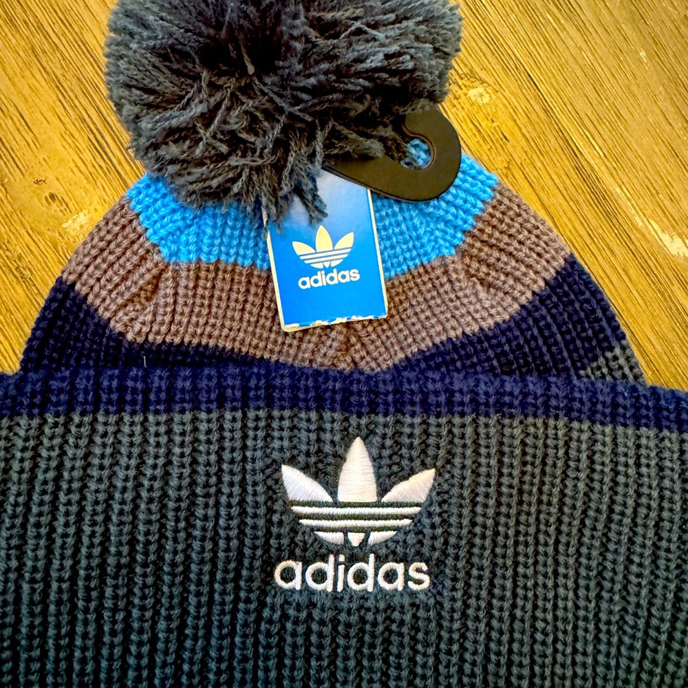 Unisex adidas original Pom beanie